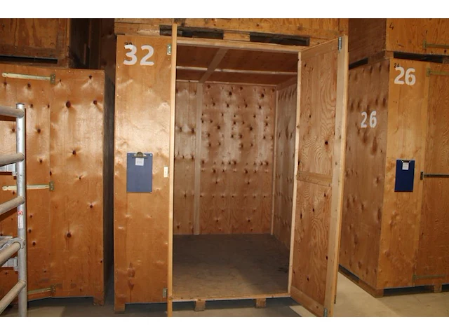 Opslagbox met afmeting ca 220 x 240 x 255 cm. - afbeelding 2 van  2