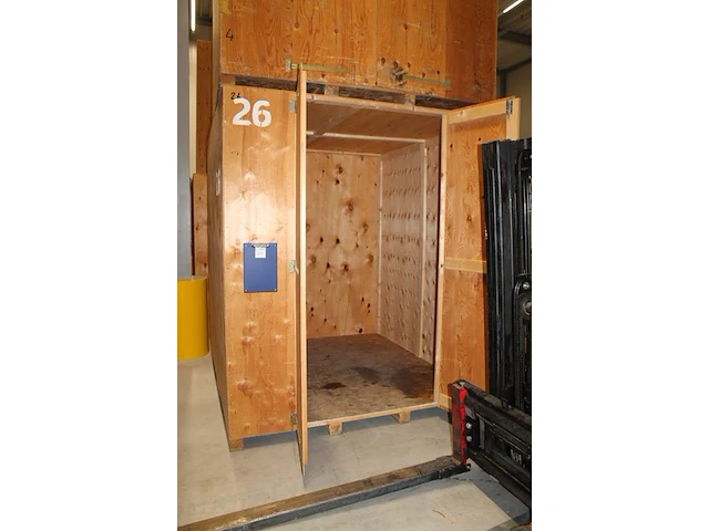 Opslagbox met afmeting ca 220 x 240 x 255 cm. - afbeelding 2 van  2