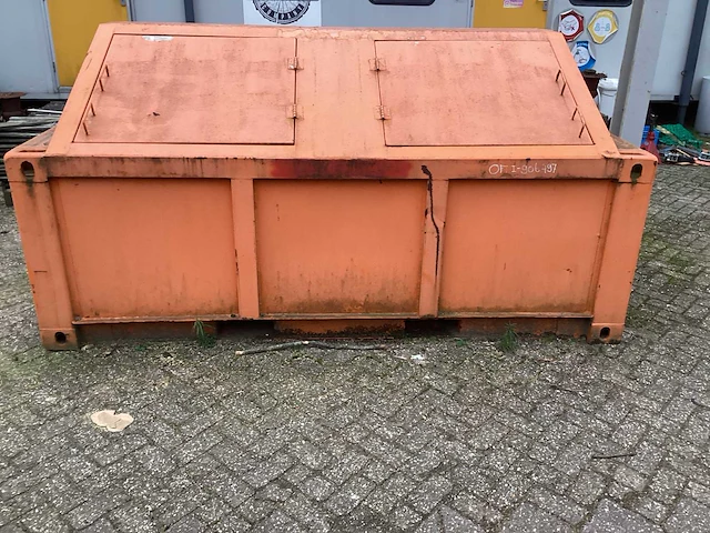 Opslagcontainer gesloten met bovenkleppen en twistlock - afbeelding 2 van  5