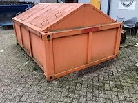Opslagcontainer gesloten met bovenkleppen en twistlock - afbeelding 3 van  5