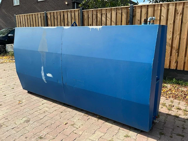 Opslagtank 3000l met diverse delen - afbeelding 1 van  13