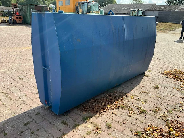 Opslagtank 3000l met diverse delen - afbeelding 6 van  13