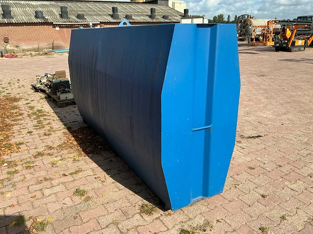 Opslagtank 3000l met diverse delen - afbeelding 7 van  13