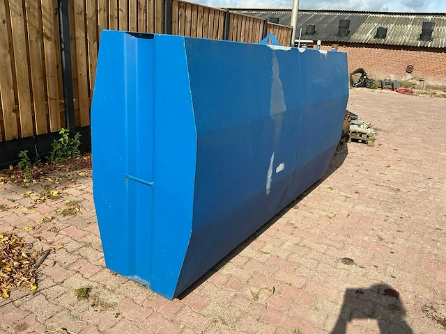 Opslagtank 3000l met diverse delen - afbeelding 8 van  13