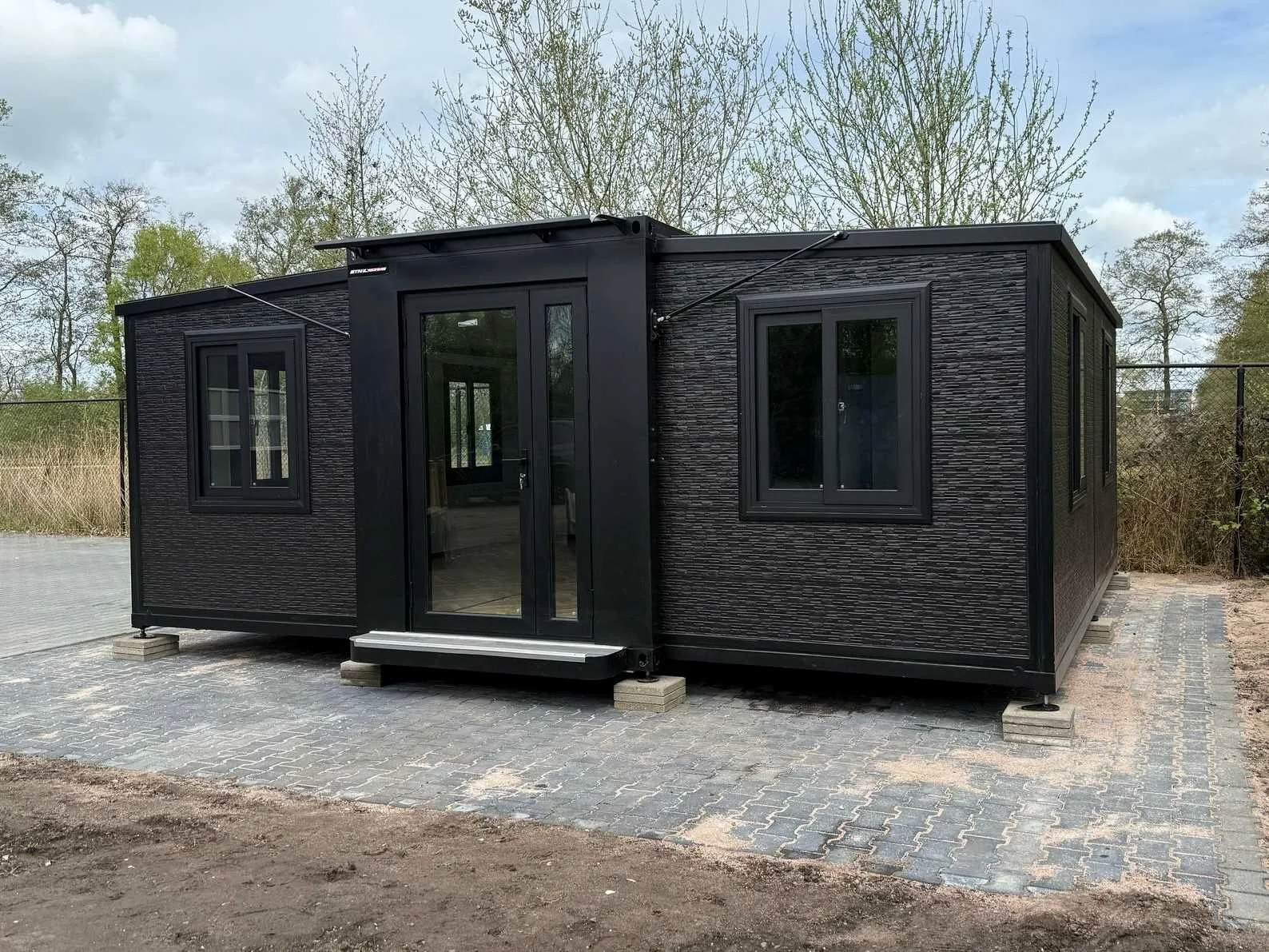 Opslagtentenen, tiny houses, zwembaden, generatoren, gereedschappen en voertuigen