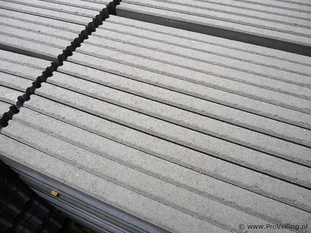 Opsluitbanden van beton -kleur grijs - 6x20x100cm - 104 stuks - afbeelding 2 van  3