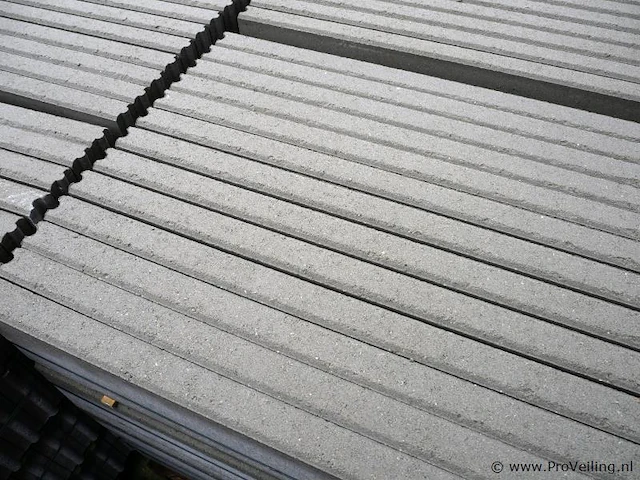 Opsluitbanden van beton -kleur grijs - 6x20x100cm - 156 stuks - afbeelding 2 van  3