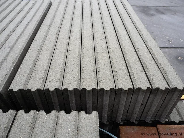 Opsluitbanden van beton -kleur grijs - 6x20x100cm - 156 stuks - afbeelding 3 van  3