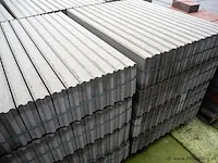 Opsluitbanden van beton -kleur grijs - 6x20x100cm - 208 stuks - afbeelding 1 van  3