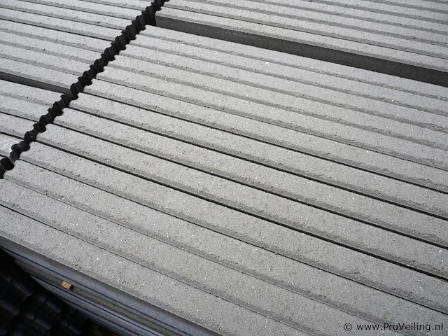 Opsluitbanden van beton -kleur grijs - 6x20x100cm - 52 stuks - afbeelding 2 van  3