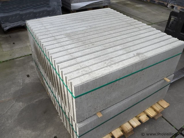Opsluitbanden van beton -kleur grijs - 6x30x100cm - 108 stuks - afbeelding 1 van  2