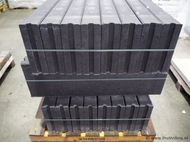 Opsluitbanden van beton -kleur zwart - 10x30x100cm - 48 stuks - afbeelding 2 van  3