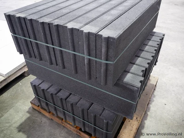Opsluitbanden van beton -kleur zwart - 10x30x100cm - 48 stuks - afbeelding 3 van  3