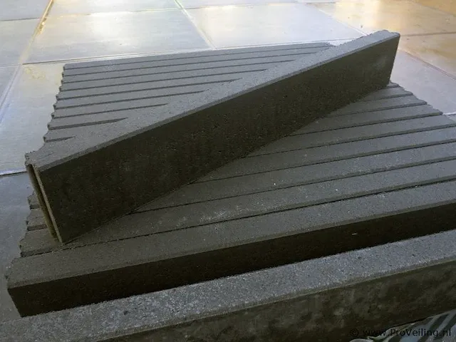 Opsluitbanden van beton -kleur zwart - 6x15x100cm - 26 stuks - afbeelding 2 van  2