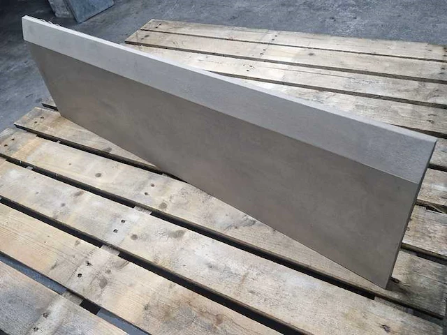 Opsluitbanden van beton (ca. 12stuks) - afbeelding 1 van  2