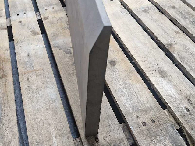 Opsluitbanden van beton (ca. 12stuks) - afbeelding 2 van  2