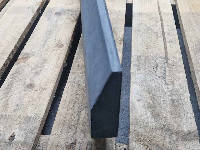 Opsluitbanden van beton (ca. 25stuks) - afbeelding 2 van  2