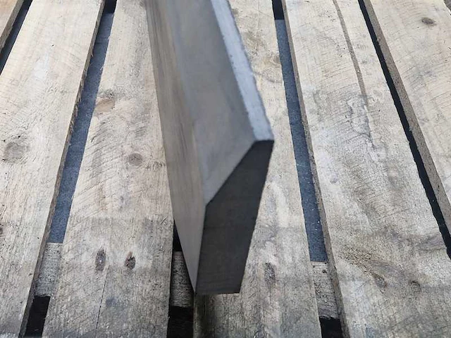 Opsluitbanden van beton (ca. 37stuks) - afbeelding 2 van  2
