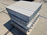 Opsluitbanden van beton (ca. 88stuks) - afbeelding 1 van  2