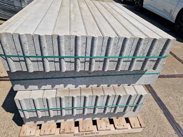 Opsluitbanden van beton (ca. 88stuks) - afbeelding 2 van  2