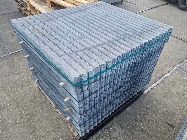 Opsluitbanden van beton (ca. 88stuks) - afbeelding 2 van  2
