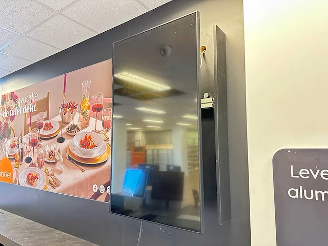 Opticon - monitor met wandbeugel 49" - afbeelding 1 van  5