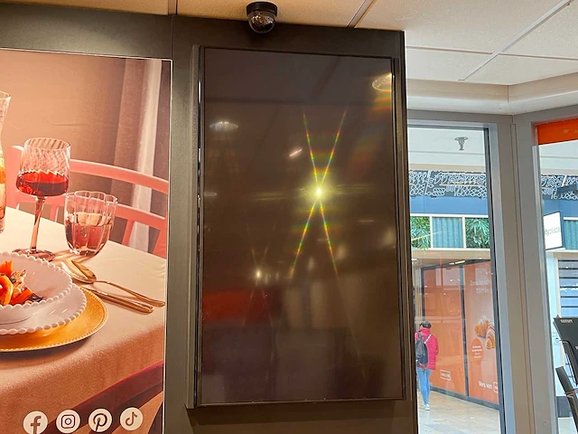 Opticon - monitor met wandbeugel 49" - afbeelding 1 van  3