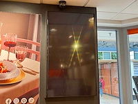 Opticon - monitor met wandbeugel 49"