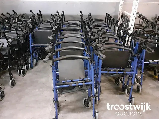 Opvouwbaar lichtgewicht rollator - afbeelding 3 van  3