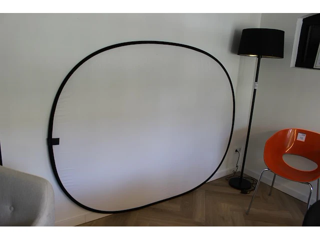 Opvouwbaar reflectiescherm. afmeting 150 x 200 cm. - afbeelding 1 van  2