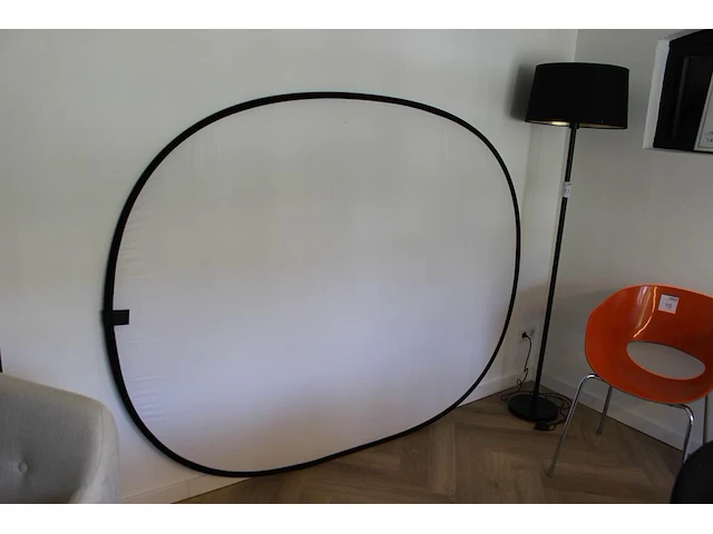 Opvouwbaar reflectiescherm. afmeting 150 x 200 cm. - afbeelding 1 van  2