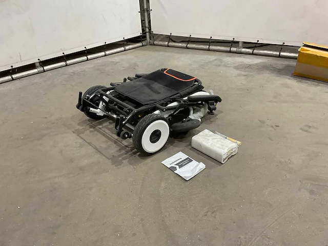 Opvouwbare elektrische rolstoel - afbeelding 2 van  5