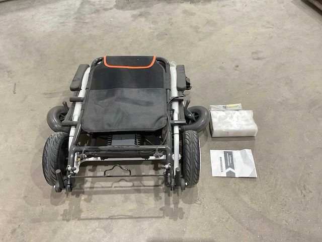 Opvouwbare elektrische rolstoel - afbeelding 4 van  5