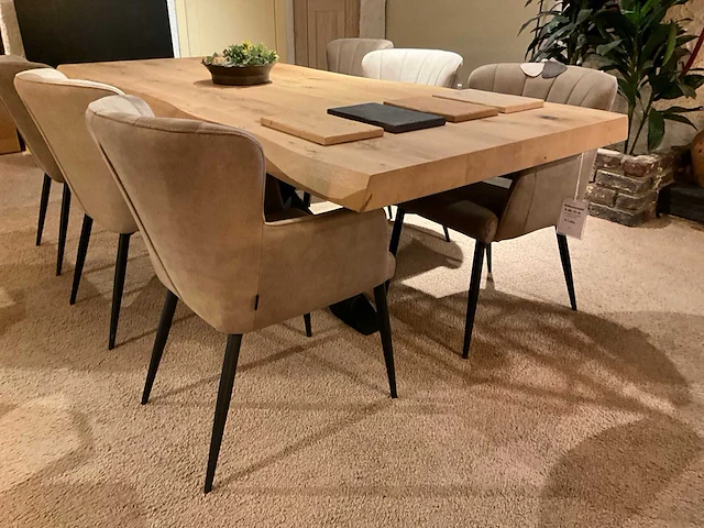 Oradea eiken eetkamertafel - afbeelding 1 van  8