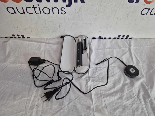 Oral-b io9 - elektrische tandenborstel - black onyx special edition - afbeelding 2 van  2