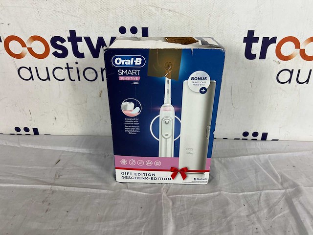 Oral-b smart sensitive - elektrische tandenborstel - ontworpen door braun - 1 handvat en 1 opzetborstel - afbeelding 2 van  2
