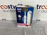 Oral-b smart sensitive - elektrische tandenborstel - ontworpen door braun - 1 handvat en 1 opzetborstel - afbeelding 2 van  2