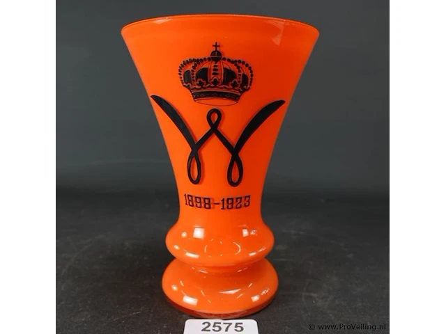 Oranje gekleurde herdenkingsvaas 1933 - afbeelding 1 van  5