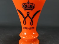 Oranje gekleurde herdenkingsvaas 1933 - afbeelding 1 van  5