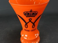 Oranje gekleurde herdenkingsvaas 1933 - afbeelding 2 van  5