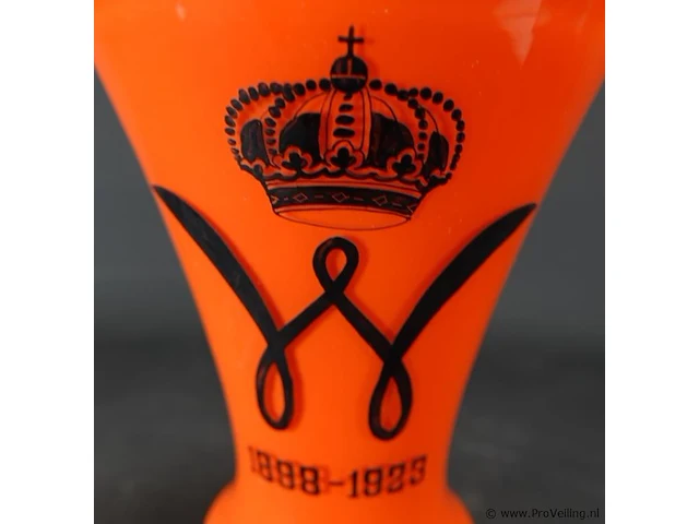 Oranje gekleurde herdenkingsvaas 1933 - afbeelding 3 van  5