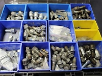 Organizer gevuld met wielbouten. - afbeelding 2 van  2