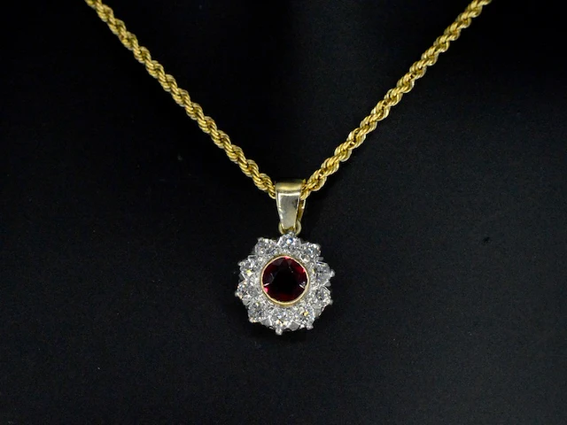 Origineel vintage hanger met robijn en hoge kwaliteit oud geslepen diamanten, excl. ketting - afbeelding 1 van  6