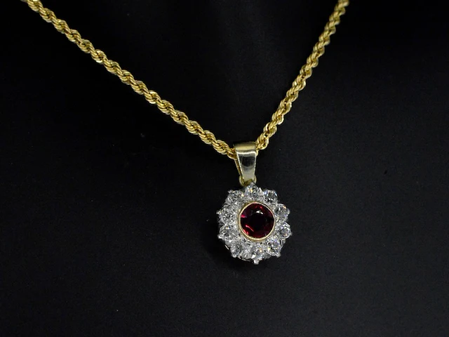 Origineel vintage hanger met robijn en hoge kwaliteit oud geslepen diamanten, excl. ketting - afbeelding 5 van  6