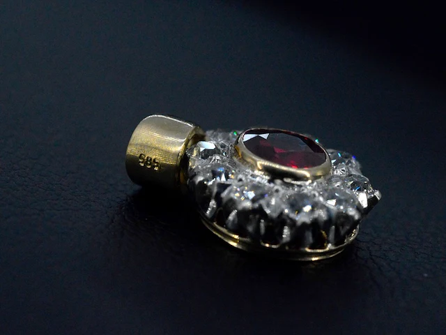 Origineel vintage hanger met robijn en hoge kwaliteit oud geslepen diamanten, excl. ketting - afbeelding 6 van  6