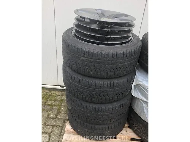 Originele set tesla model 3 velgen - afbeelding 1 van  8