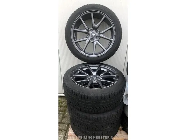 Originele set tesla model 3 velgen - afbeelding 2 van  8