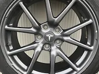 Originele set tesla model 3 velgen - afbeelding 4 van  8