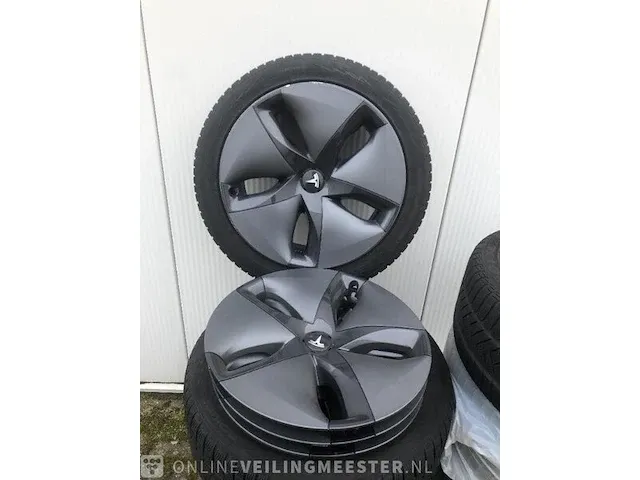 Originele set tesla model 3 velgen - afbeelding 5 van  8