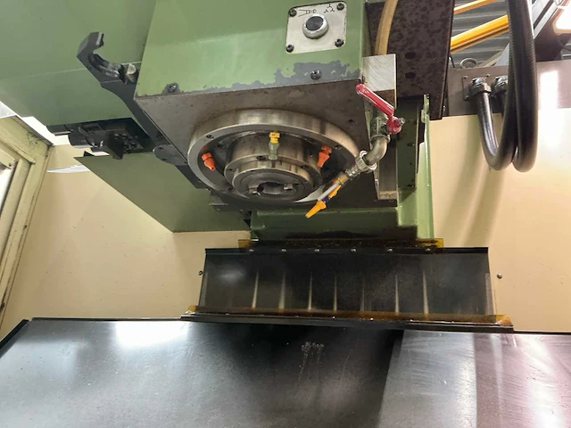 Osaka kiko pcv50 cnc freesmachine - afbeelding 15 van  33